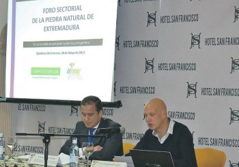 Empresarios y Gobierno de Extremadura se dan cita en el foro sectorial de la piedra natural de Extremadura